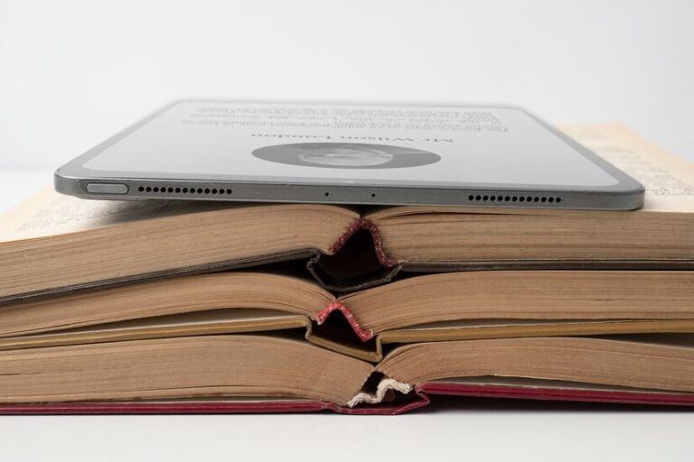 Pentingnya Literasi Digital bagi Aparatur Desa dan Warga